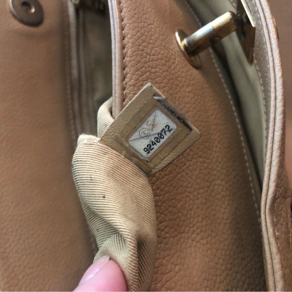 Chanel medium Executive Cerf Tote - Picture 7 of 9